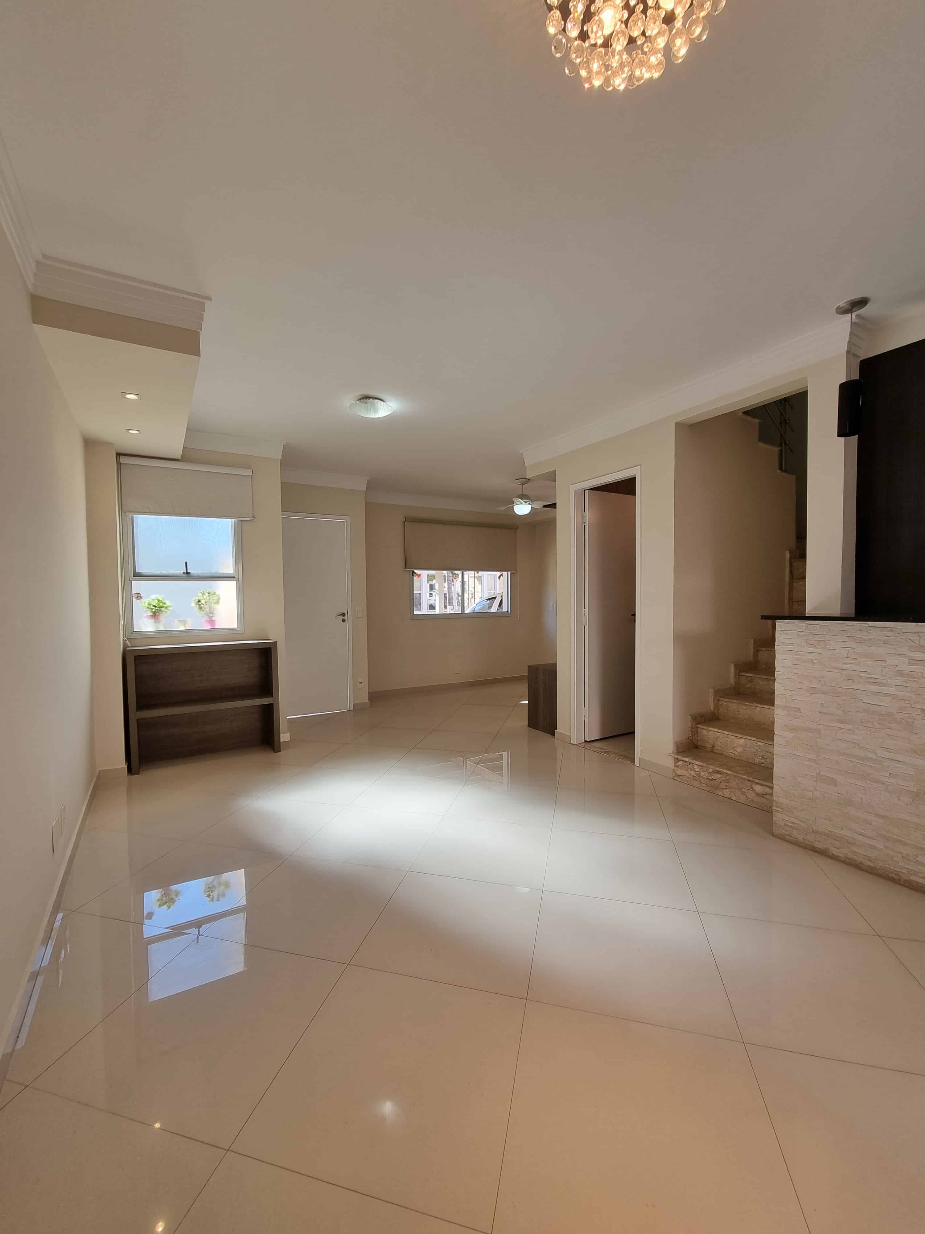 CASA EM CONDOMÍNIO COM 3 DORMITÓRIOS (1 SUÍTE), 2 VAGAS, 90M² ÁREA TOTAL À LOCAÇÃO EM PARQUE IMPERADOR